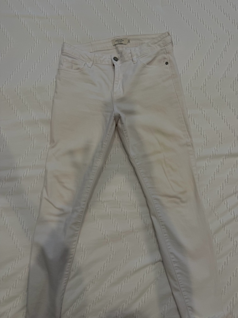 Hidden Los Angeles Women's White Ankle Jeans